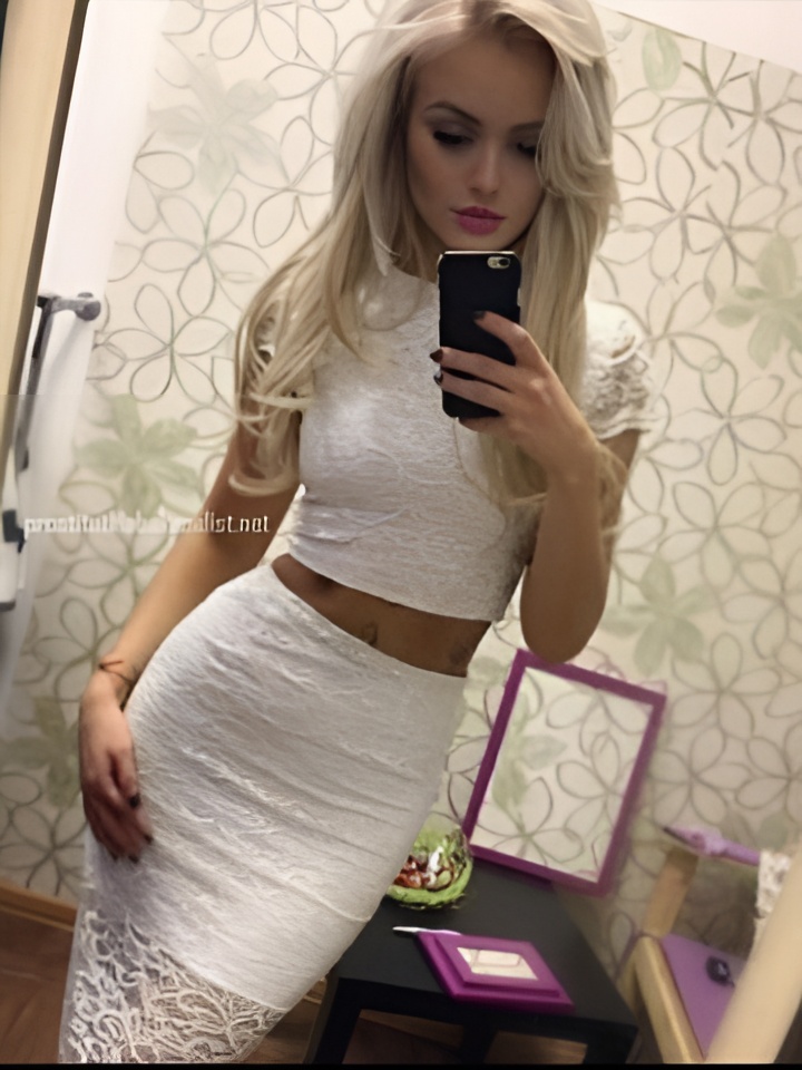 Каролина привлекальеная девушка из Кингисеппа цена от 10000 руб