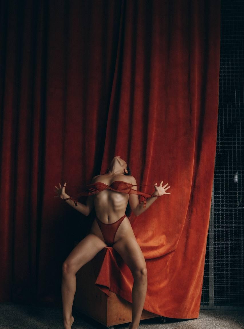 Таисия привлекальеная девушка из Кингисеппа цена от 6000 руб