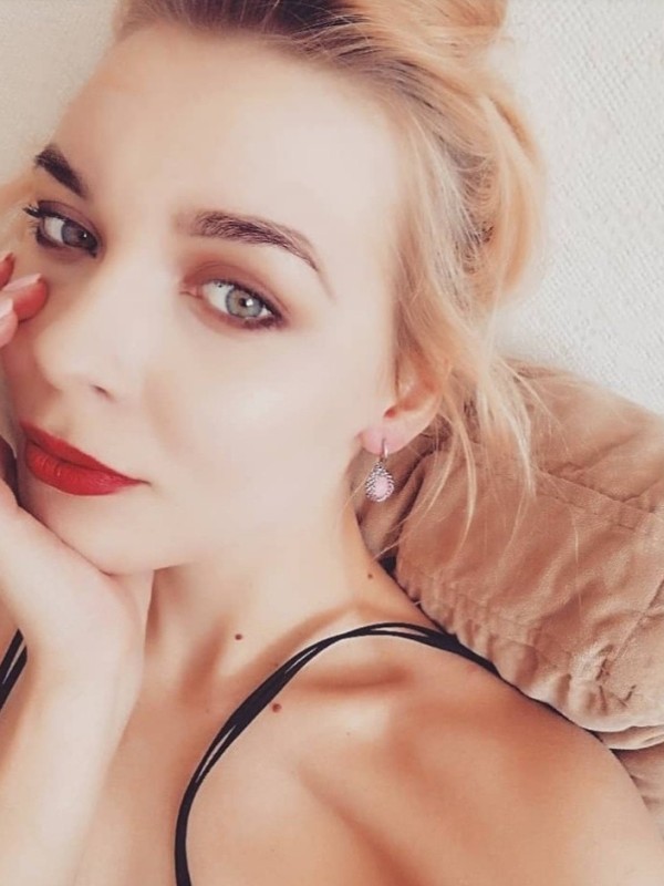 Ольга привлекательная девушка из Кингисеппа цена от 3500 руб