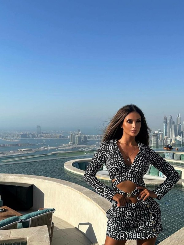 Дина привлекательная девушка из Кингисеппа цена от 3500 руб