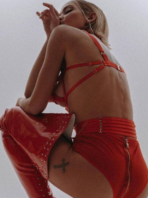 Луиза привлекательная девушка из Кингисеппа цена от 4500 руб